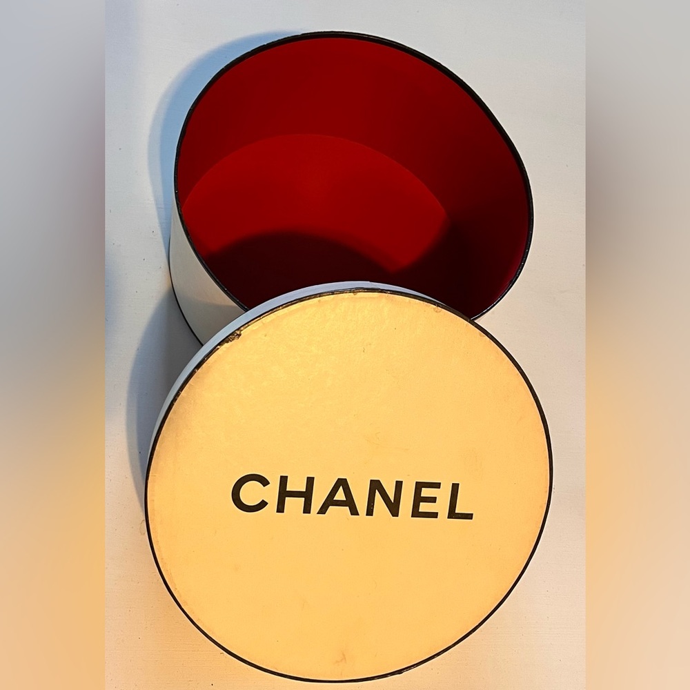 CHANEL Rare vtg gift box. B&W w/vibrant red. Unique gift! Collectible.